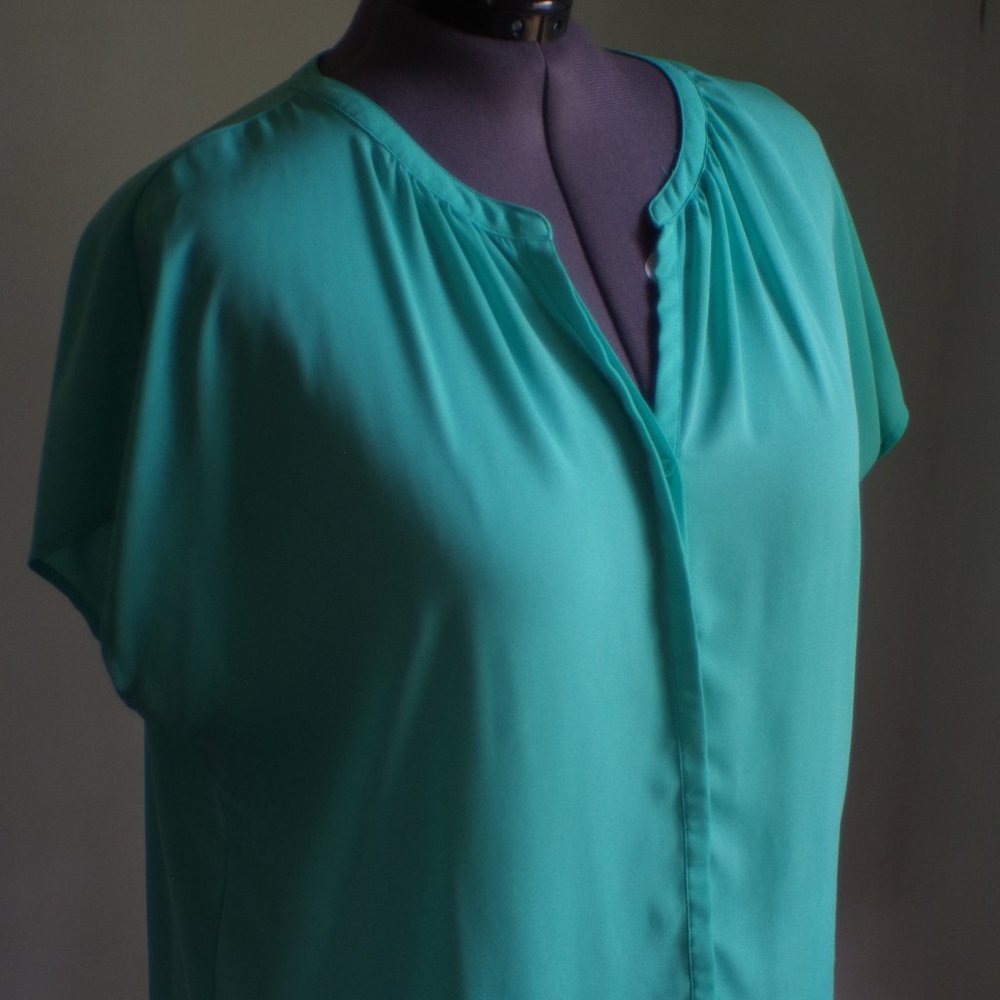 Mint green sleeveless tunic top